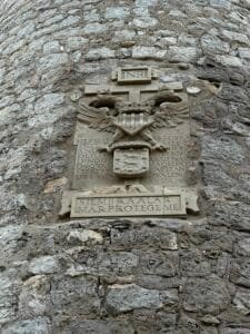 Significado del escudo de la Torre Badum